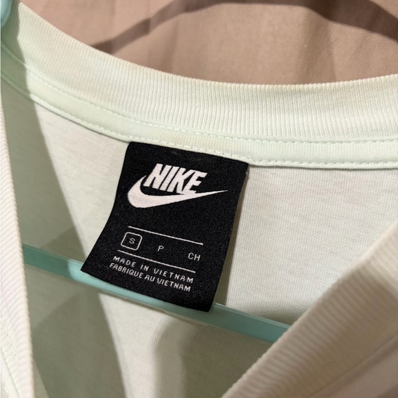 Nike T-shirt - Picture 2 of 2